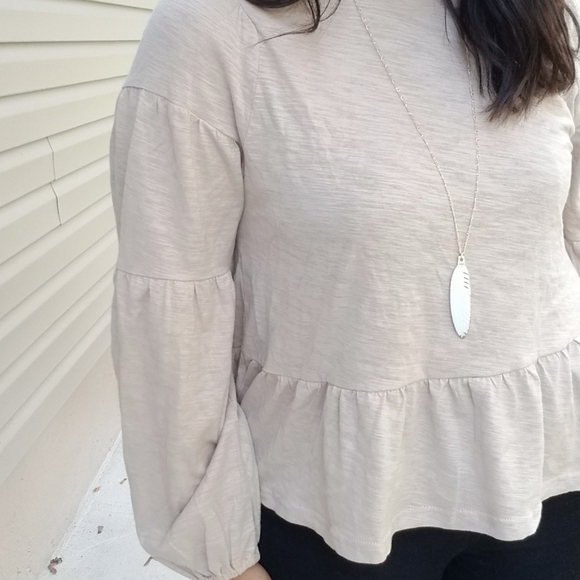 DE LA CREME CREAM RUFFLE MARLED TOP PUFF - Picture 6 of 12